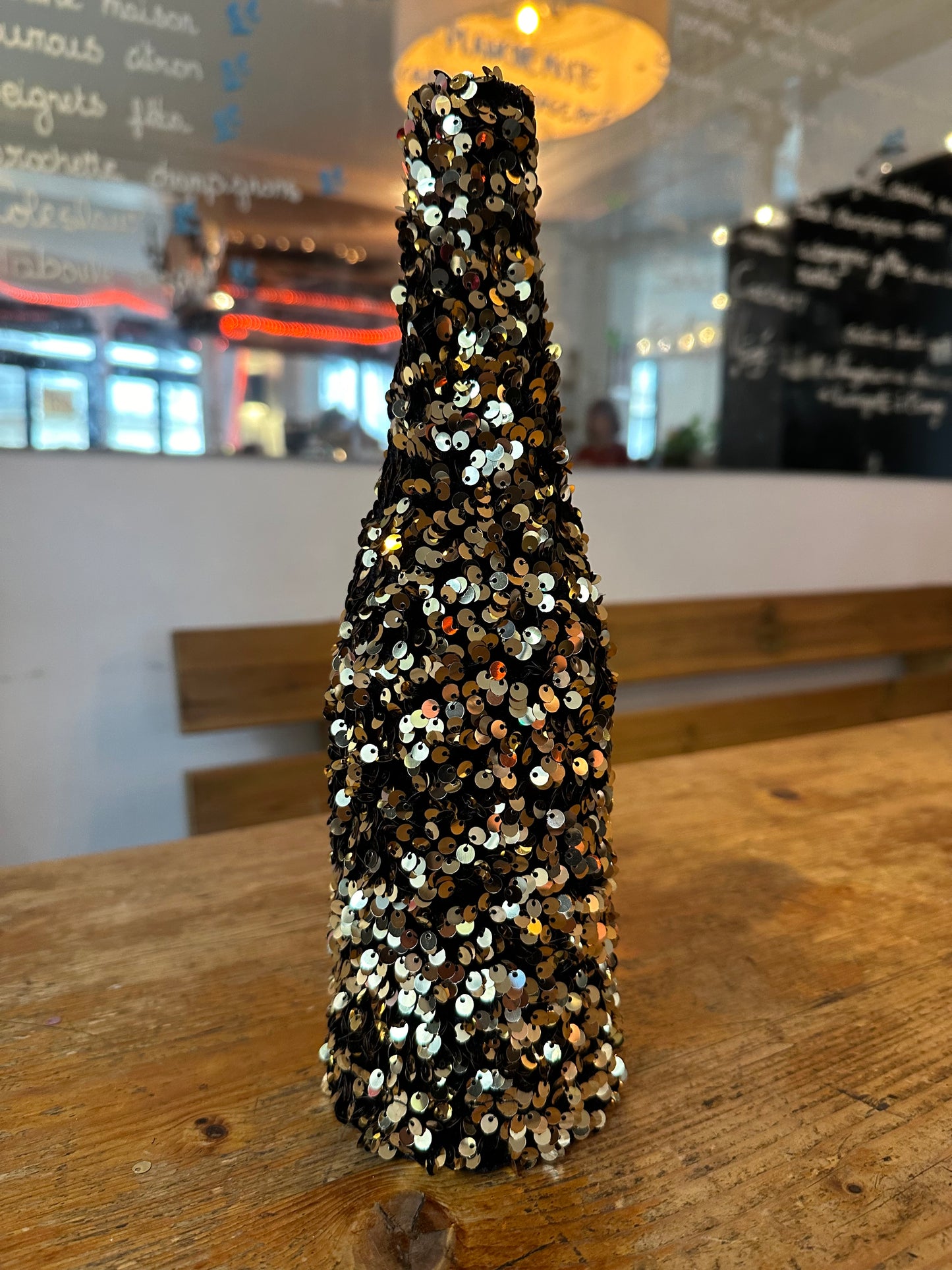 Golden HELMUT bottle cover with sequins