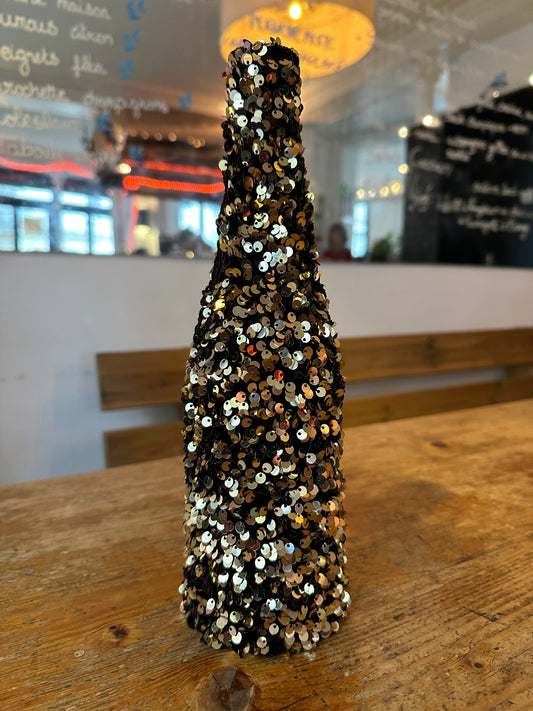 Golden HELMUT bottle cover with sequins